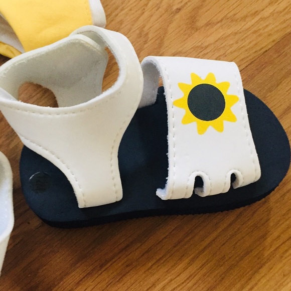 🌟Host Pick 🌟Vitamins Infant Girl three piece outfit - Picture 3 of 5